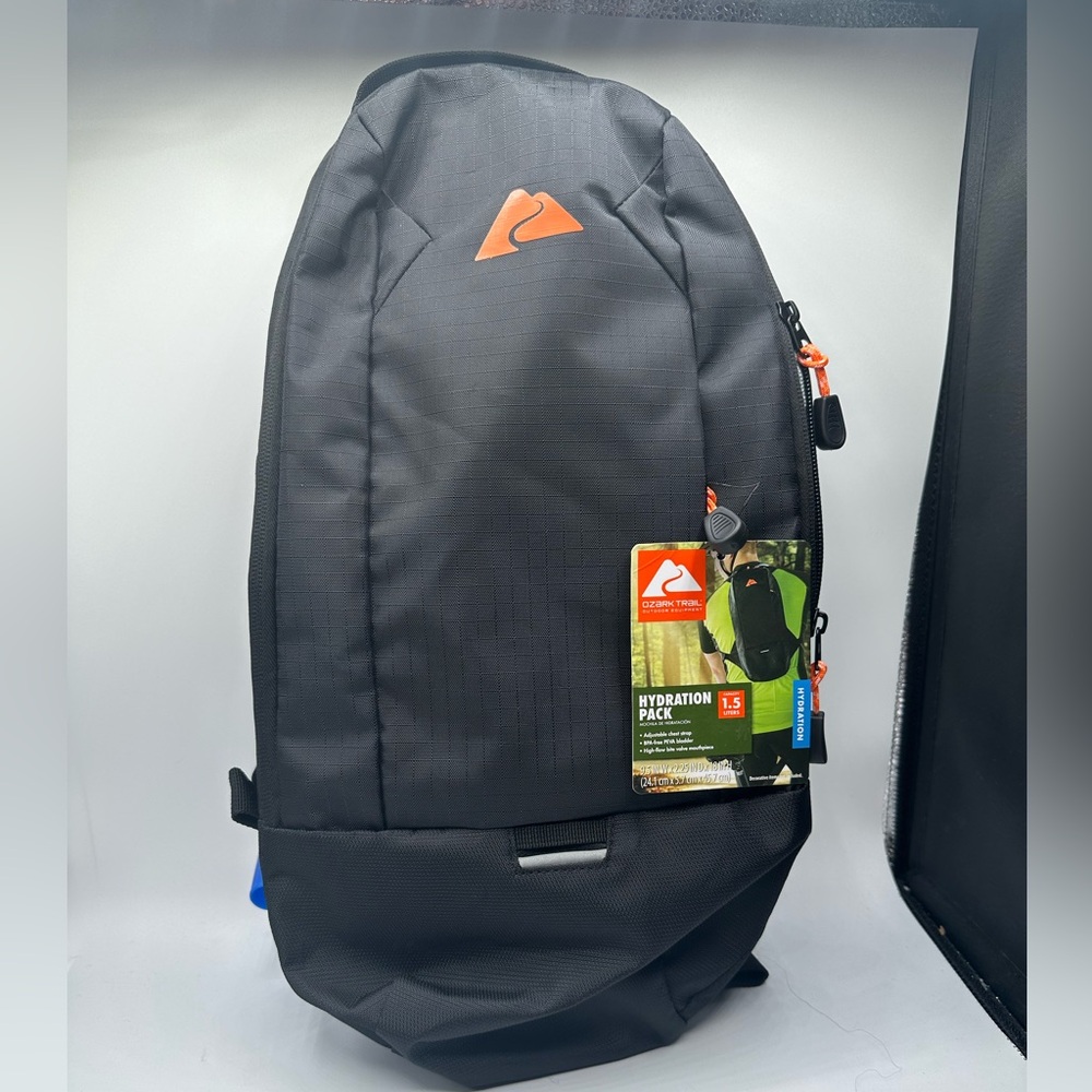Ozark Trail 1.5 Liter Hydration Bag, Black NEW WITH TAG